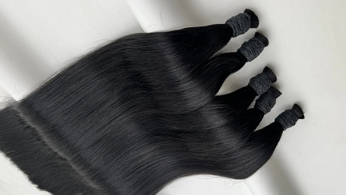 1B bulk human hair — photographed 65 cm / nominal 26-inch batch.