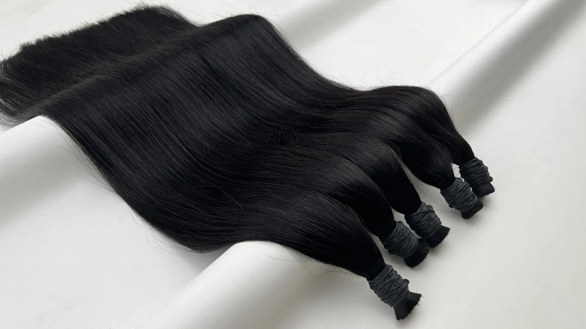 Straight 1B bulk hair — texture reference, 65 cm batch.